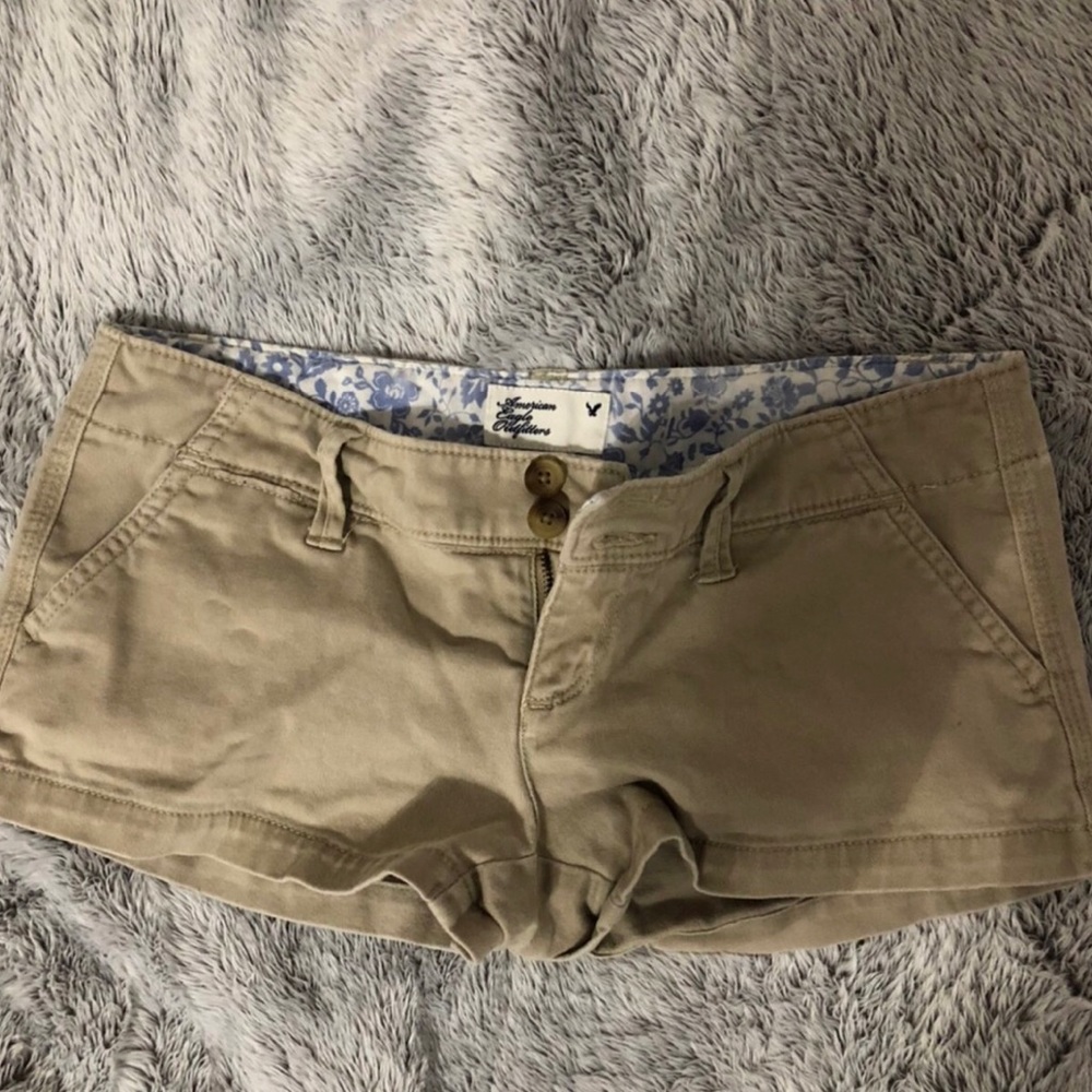 khaki low-rise shorts